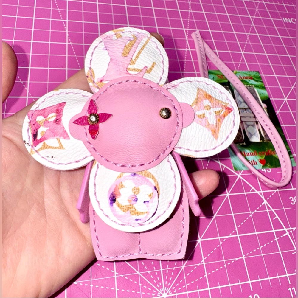 💖 Aquarelle Puffy Pink Watercolor Vivienne bag charm Keychain Accessory